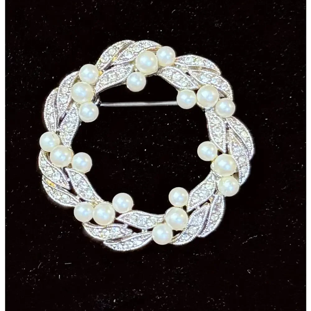 Vintage Silver-Tone Leaf Wreath Brooch with Faux Pearls | Mid-Century Circle Pin